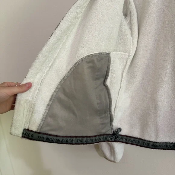 Women’s LThe North Face Women's White and Gray Teddy Jacket: adventure outdoors - Picture 8 of 14